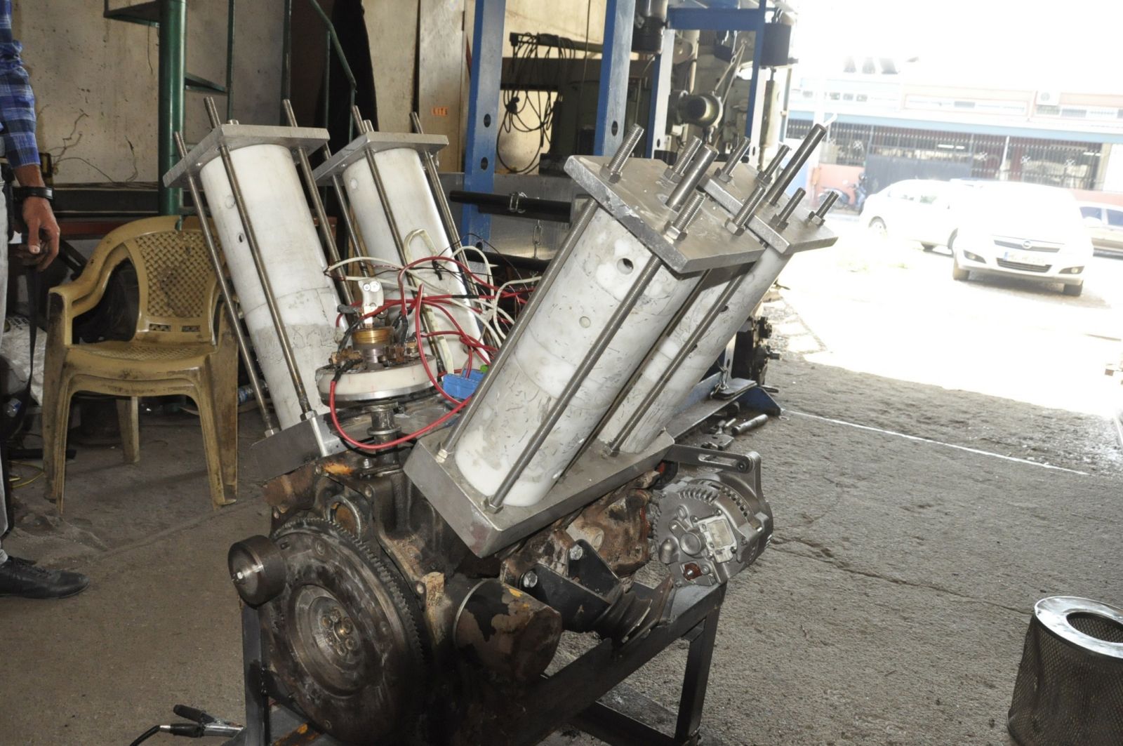 Kendi elektriğini üreten motor yaptılar