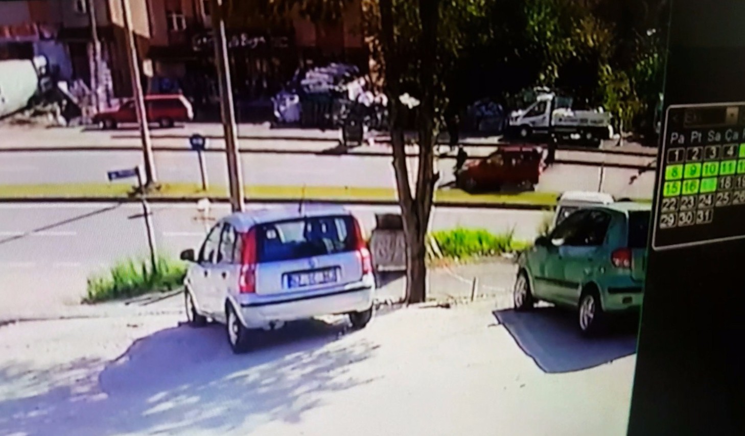 Kamyonetin kadına çarpma anı kamerada