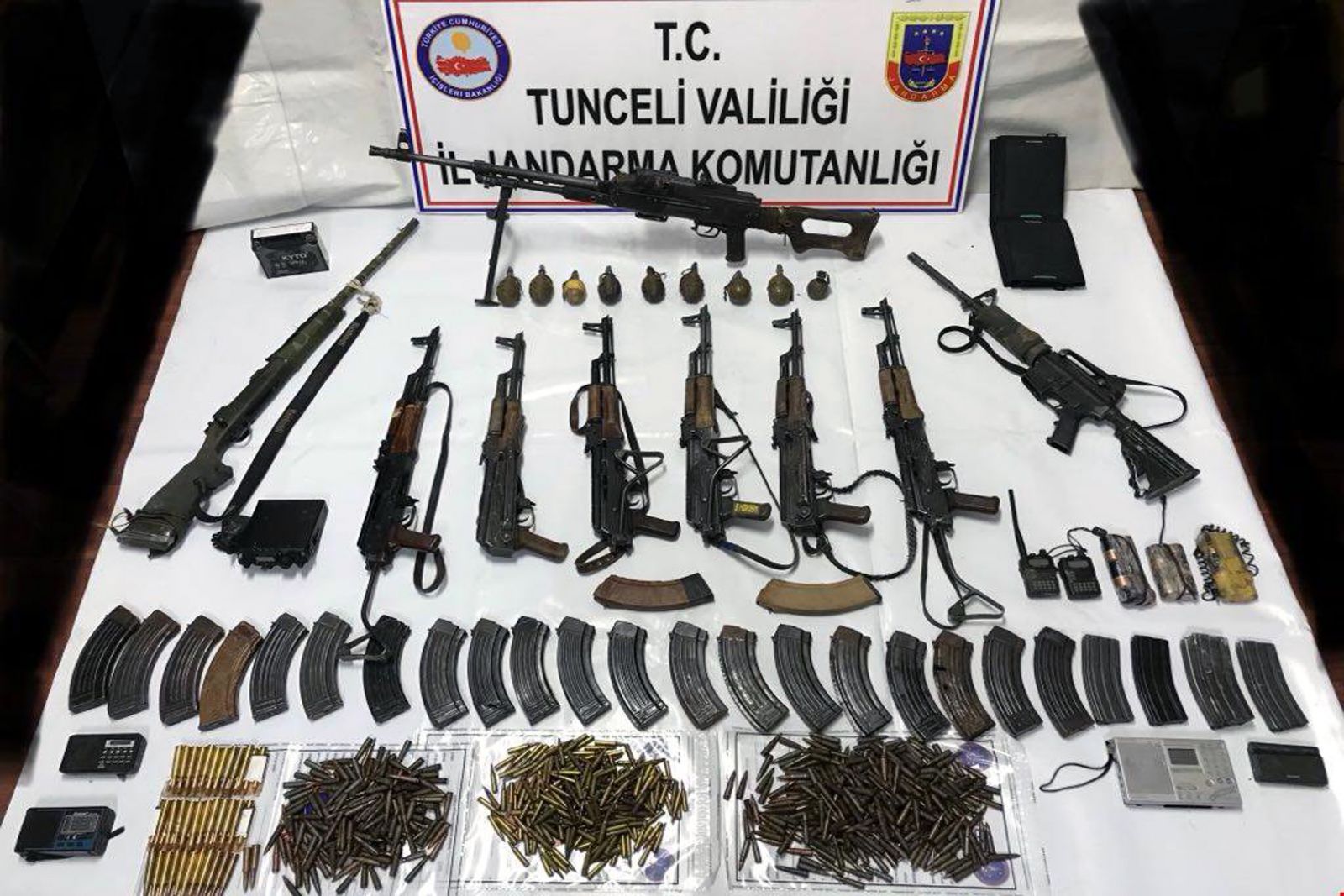 Etkisiz hâle getirilen 9 teröristten cephanelik çıktı