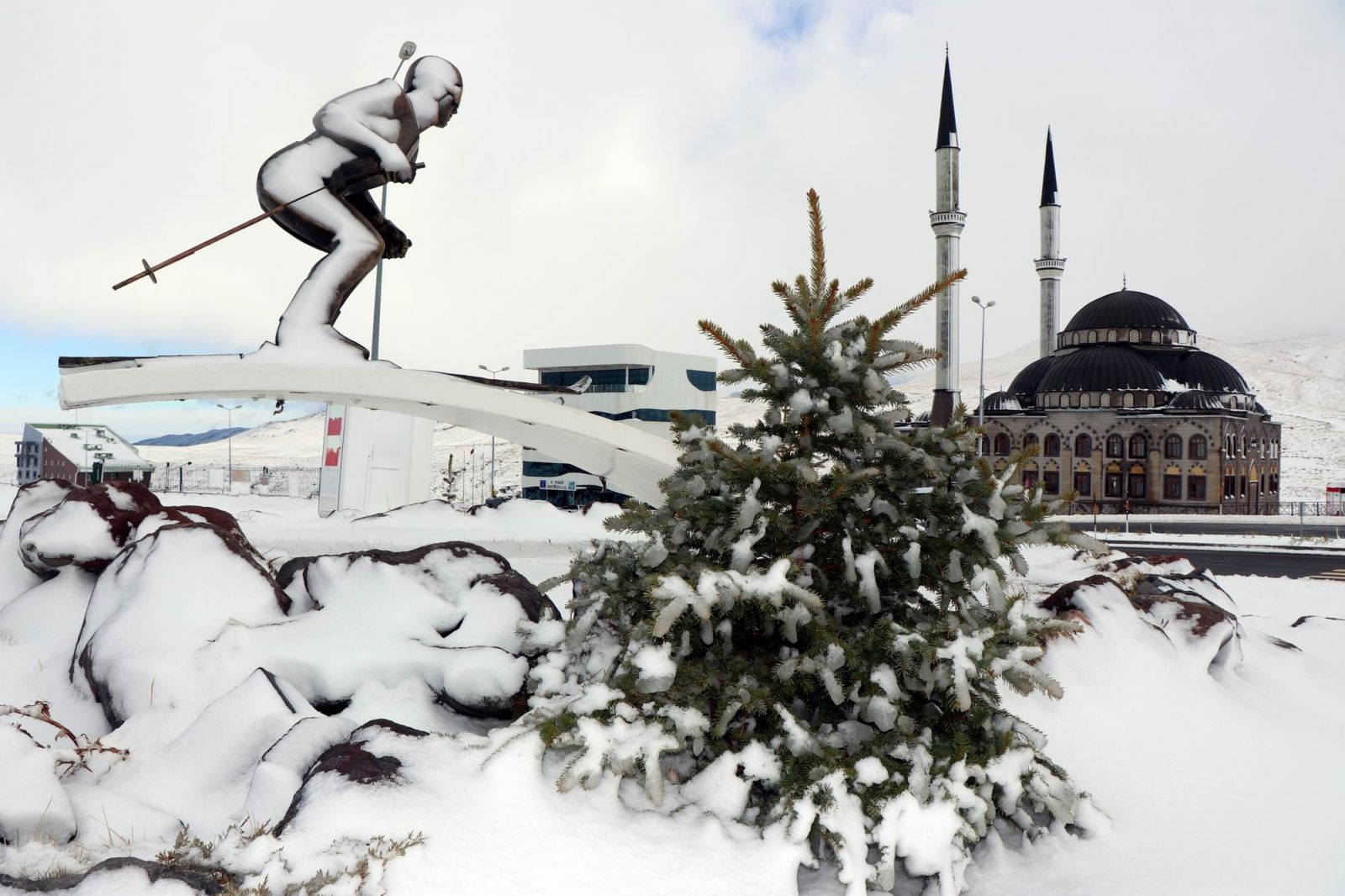 Erciyes beyaza büründü