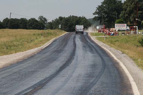 Kırklareli'nde sıcak hava asfaltı eritti