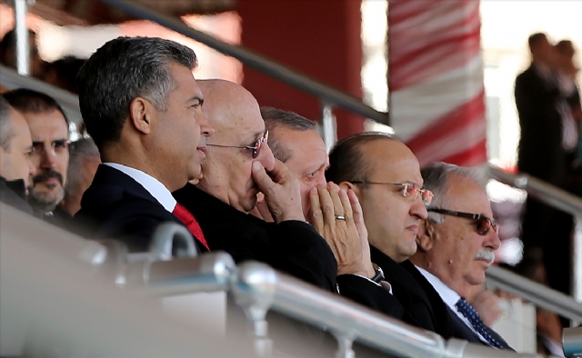 İmam Hatip öğrencisinin okuduğu dua şiiri Erdoğan'ı ağlattı