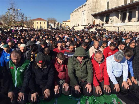 Fatih Camisi'nde Kudüs protestosu