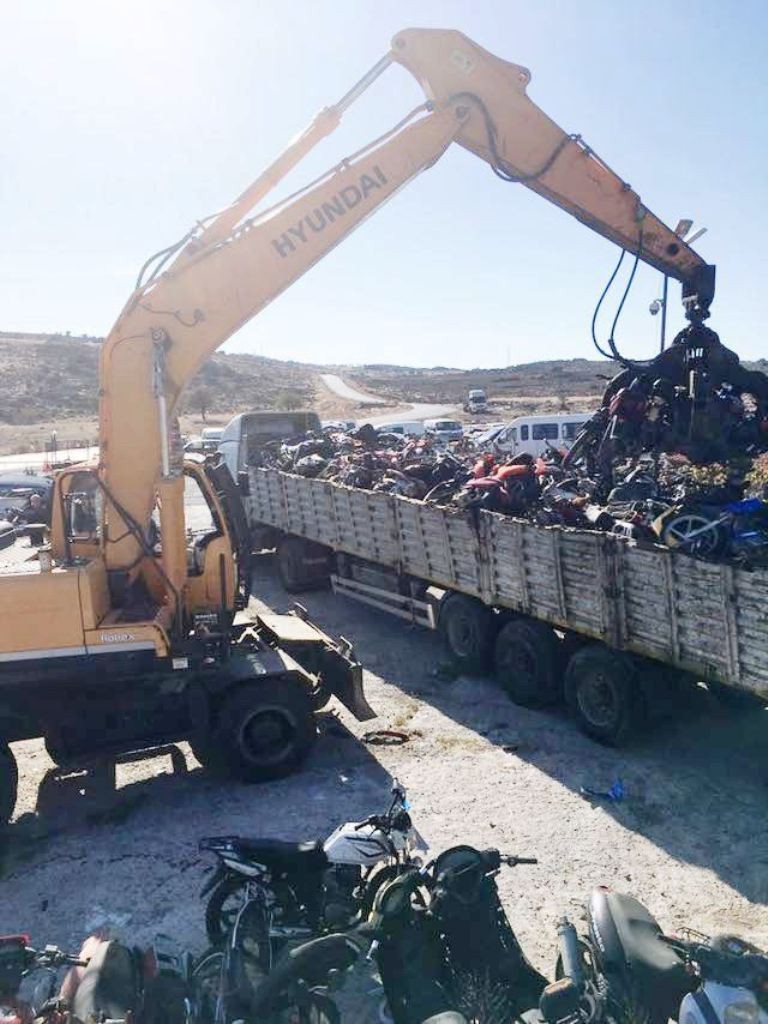 Ayvalık yediemin deposunda 8 milyon liralık araç çürüyor