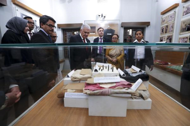 Başbakan'a Bangladeş ziyaretinde kızı da eşlik ediyor