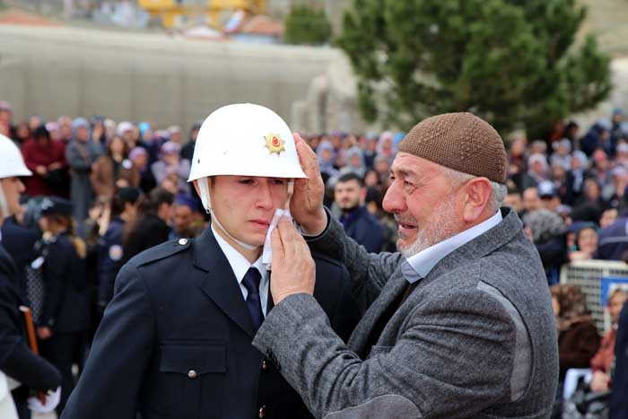 Şehit yakını: Ağlama düşmanları güldürme