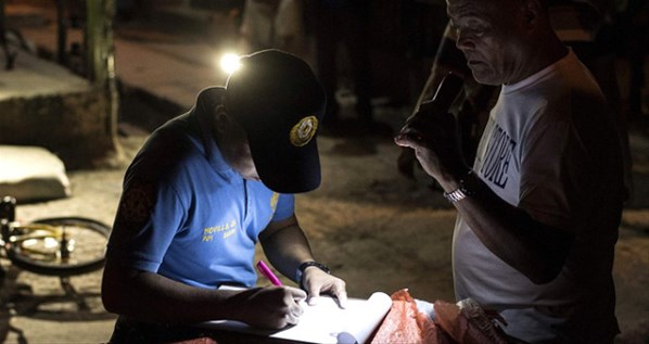 Cesedi sokak ortasında saatlerce kaldı!