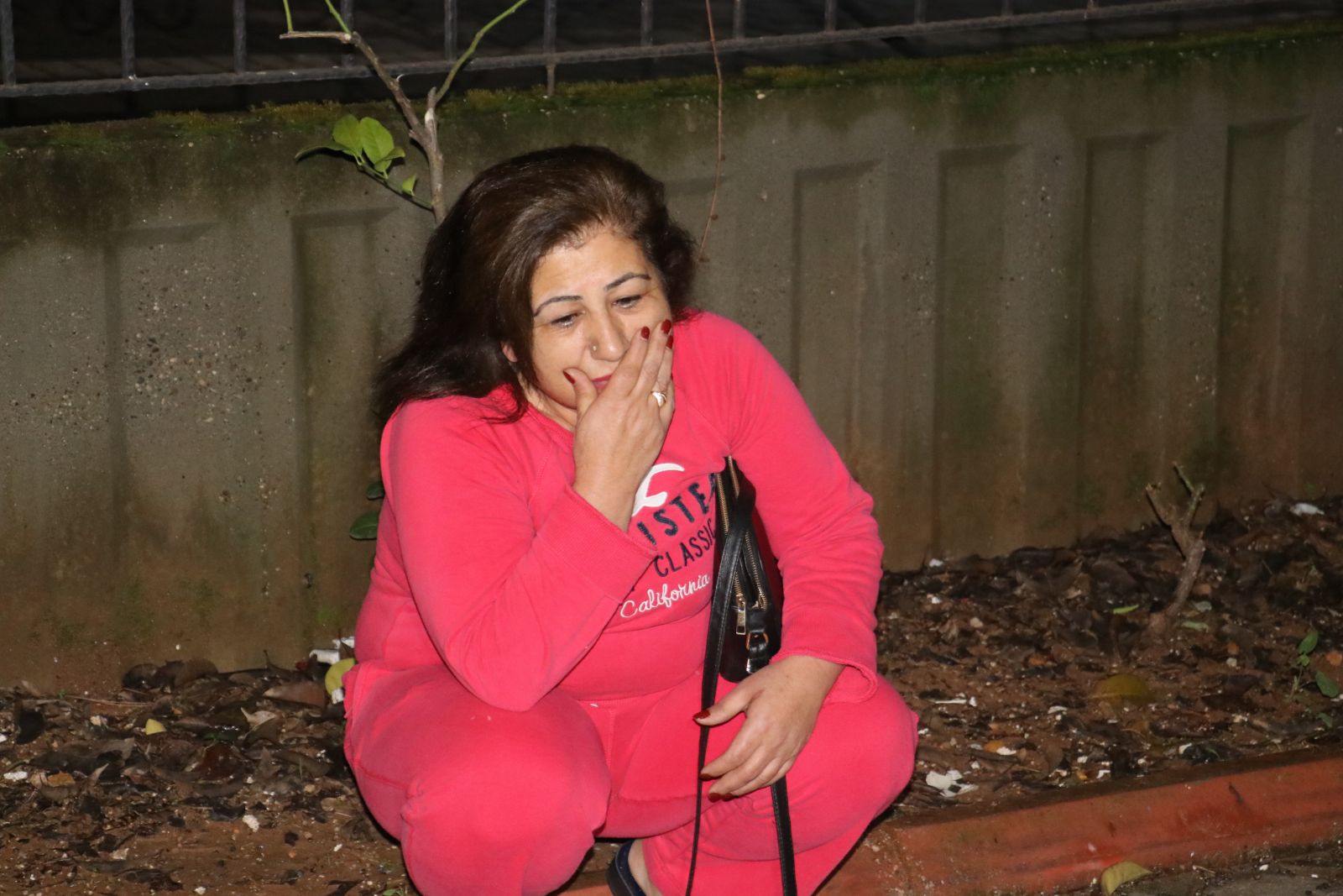 Adana'da sabah karşı çıkan yangın herkesi sokağa döktü!