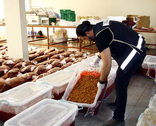 5,5 ton kaçak nargile tütünü ele geçirildi