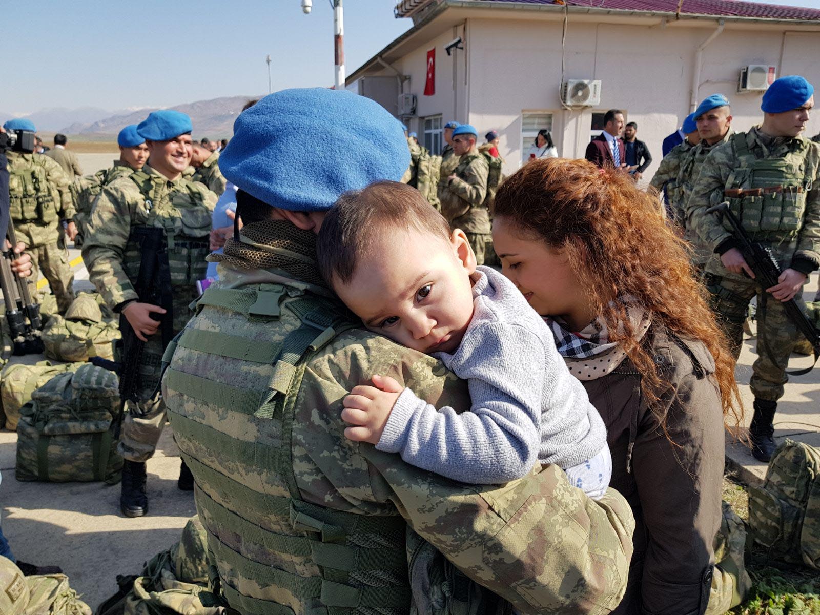 Siirt'ten Afrin'e giden askerler dualarla uğurlandı