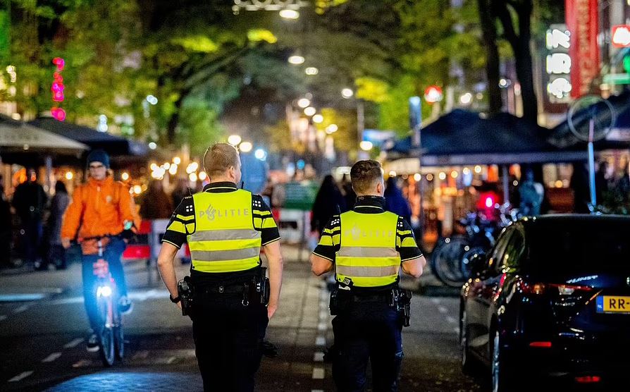 Hollanda’da kısmi kapanma sonrası sokaklar boşaldı