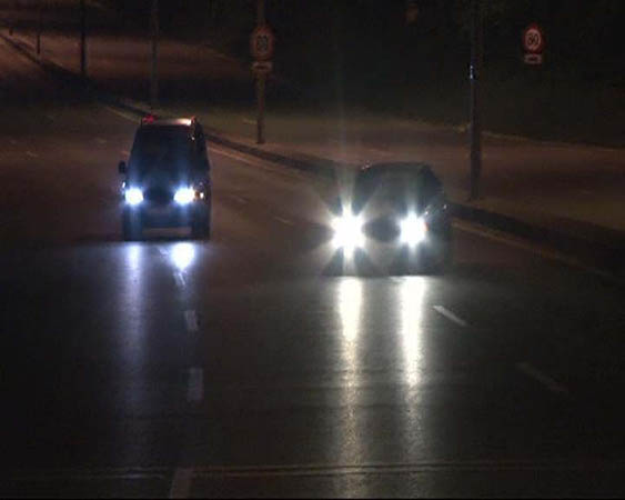 Baskını çekirdek çitleyerek izlediler!