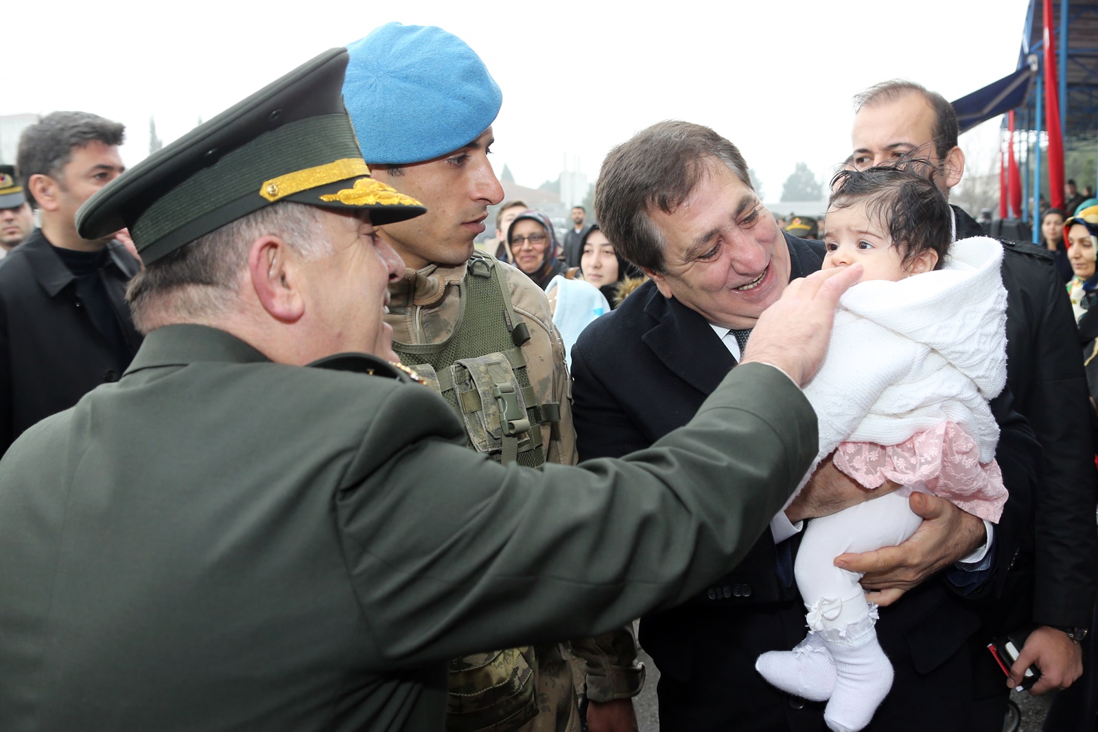 'Timsahlar' taburu Afrin'e gitti