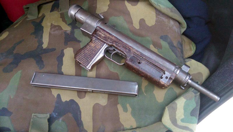 Adana'da torbacılardan otomatik silah çıktı