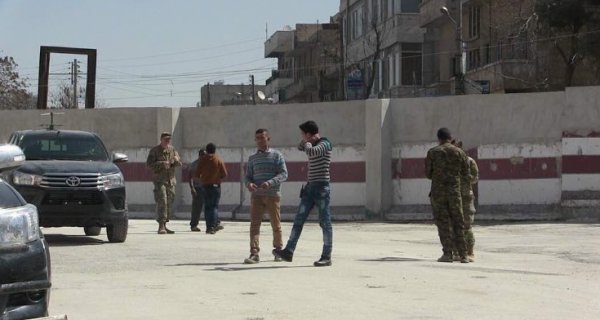 Menbiç'e çıkarma yapan ABD'li komutanlar, teröristlerle poz verdi