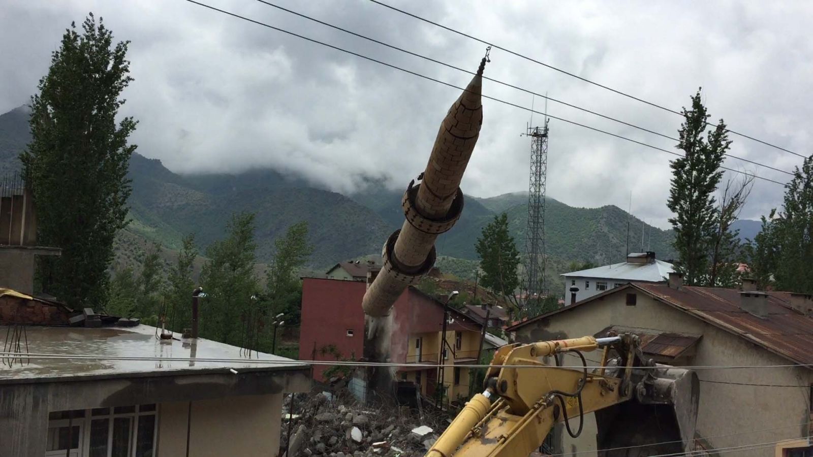 Şırnak'ta cami ve minaresi böyle yıkıldı