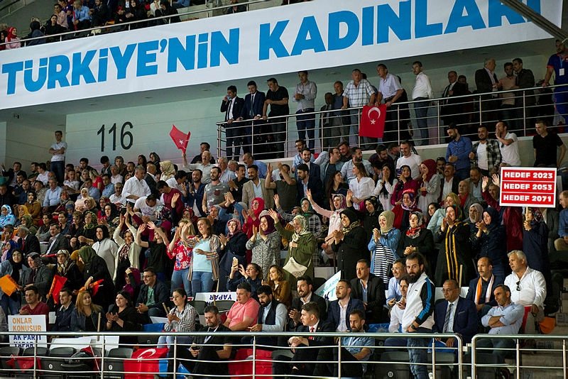 AK Parti seçim beyannamesini açıkladı