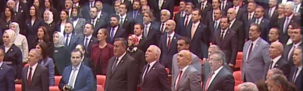 HDP'li milletvekilleri İstiklal Marşı okumadı