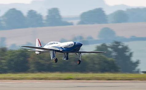 Rolls-Royce'un tam elektrikli uçağı hız rekoru kırdı