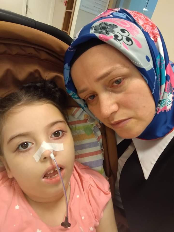 Zeytin çekirdeği küçük kızı felç etti