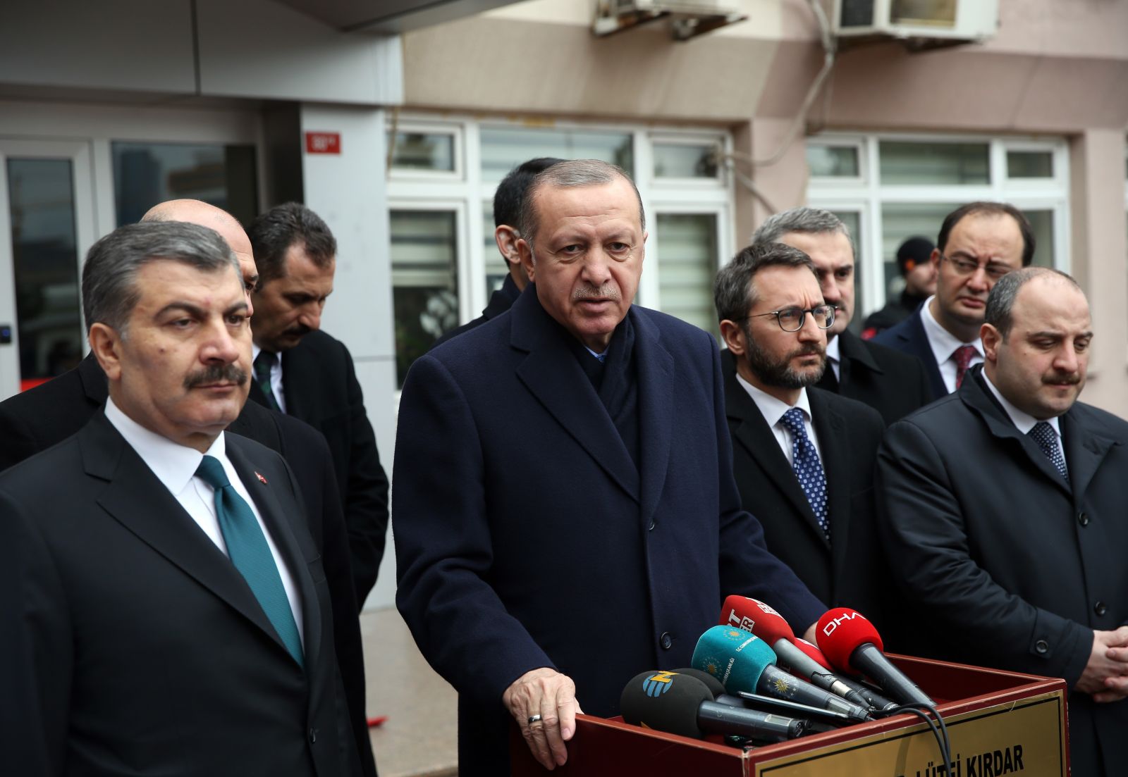 Cumhurbaşkanı Erdoğan, Kartal'daki enkaz alanını ve yaralı kurtarılan vatandaşları ziyaret etti