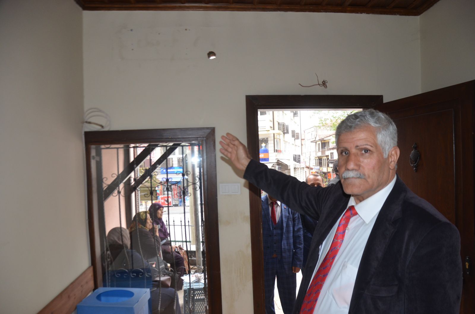 Mazbatayı aldı, muhtarlığı boş buldu