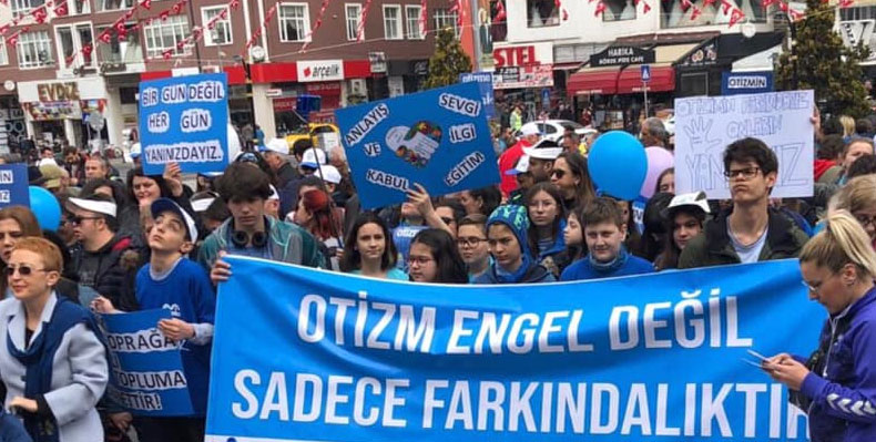 Çorlu'da 'Otizme farkındalık' için yürüdüler