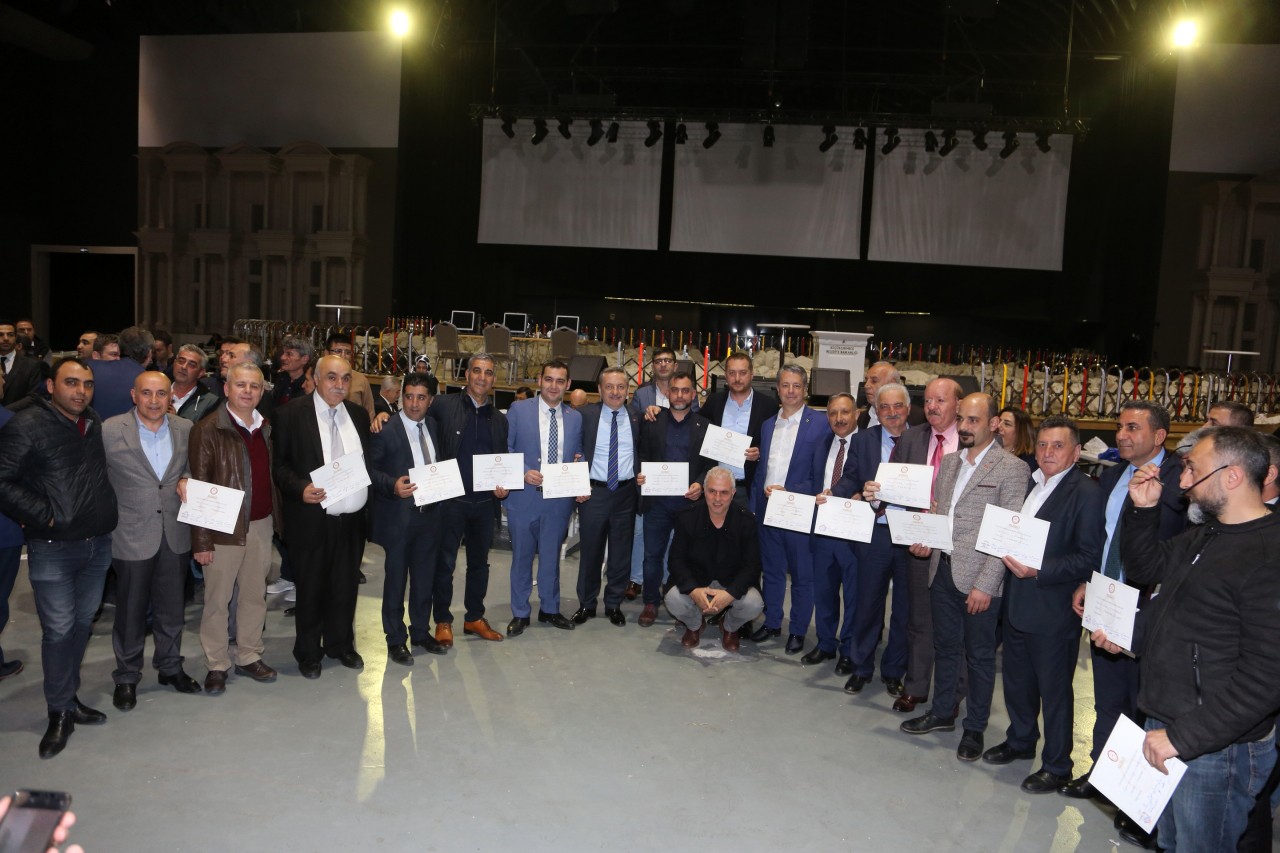 Küçükçekmece Belediye Başkanı seçilen Kemal Çebi görevi devraldı