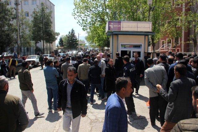 2 bin kişilik iş için uzun kuyruklar oluştu