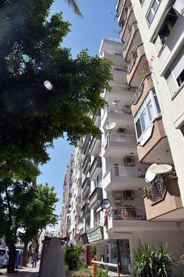 Baba-oğul kavgası! Eşyaları 7. kattan aşağı attı