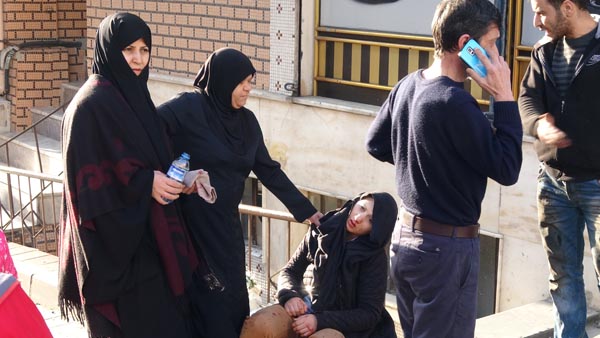 Çevredekiler koştu, genç kadın şoka girdi