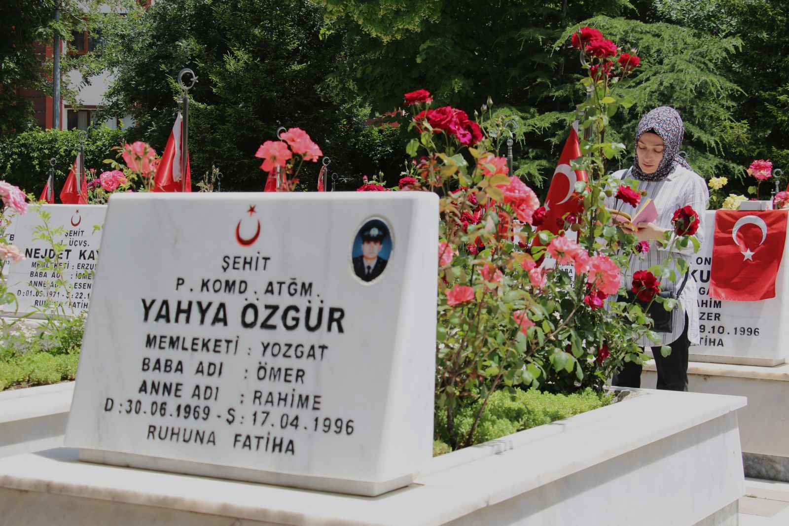 Şehitlikte bugün hüzün hakimdi...