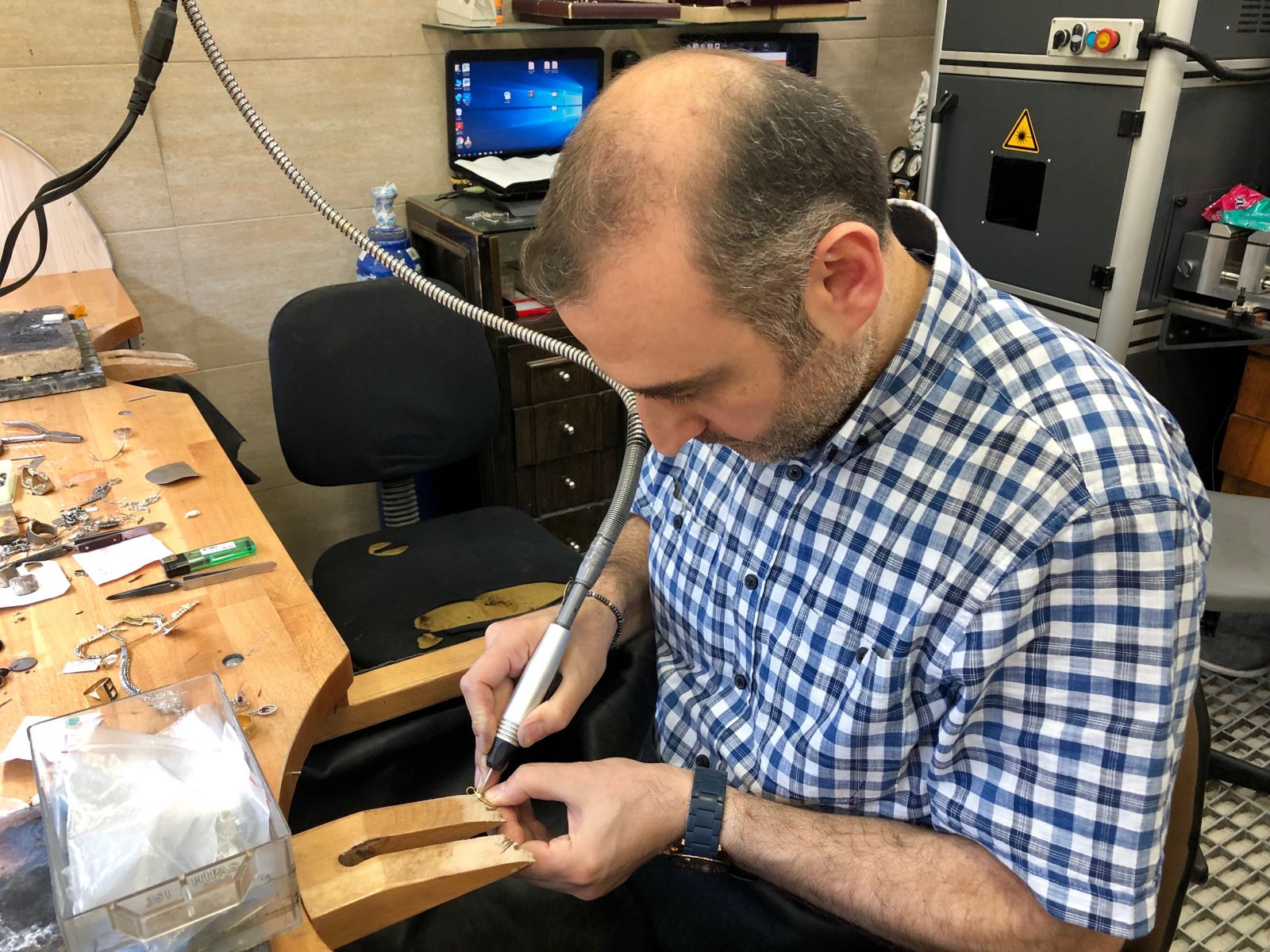 Ustasından uyarı: Uyurken takılarınızı çıkarın