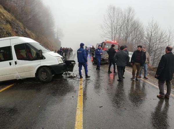 Ordu'da öğrenci servisi ile otomobil çarpıştı: 2 ölü, 4 yaralı