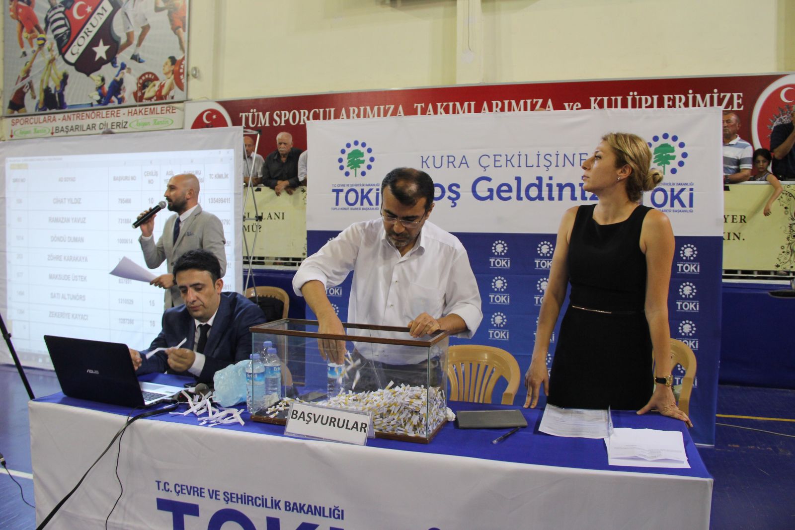TOKİ’nin kura çekiminde izdiham