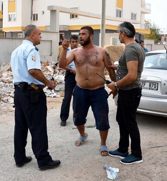 Bağımlı gençten polise tinerli saldırı
