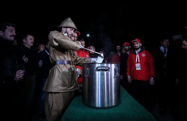 Sabah namazıyla başladı! Gençler atalarının izinde