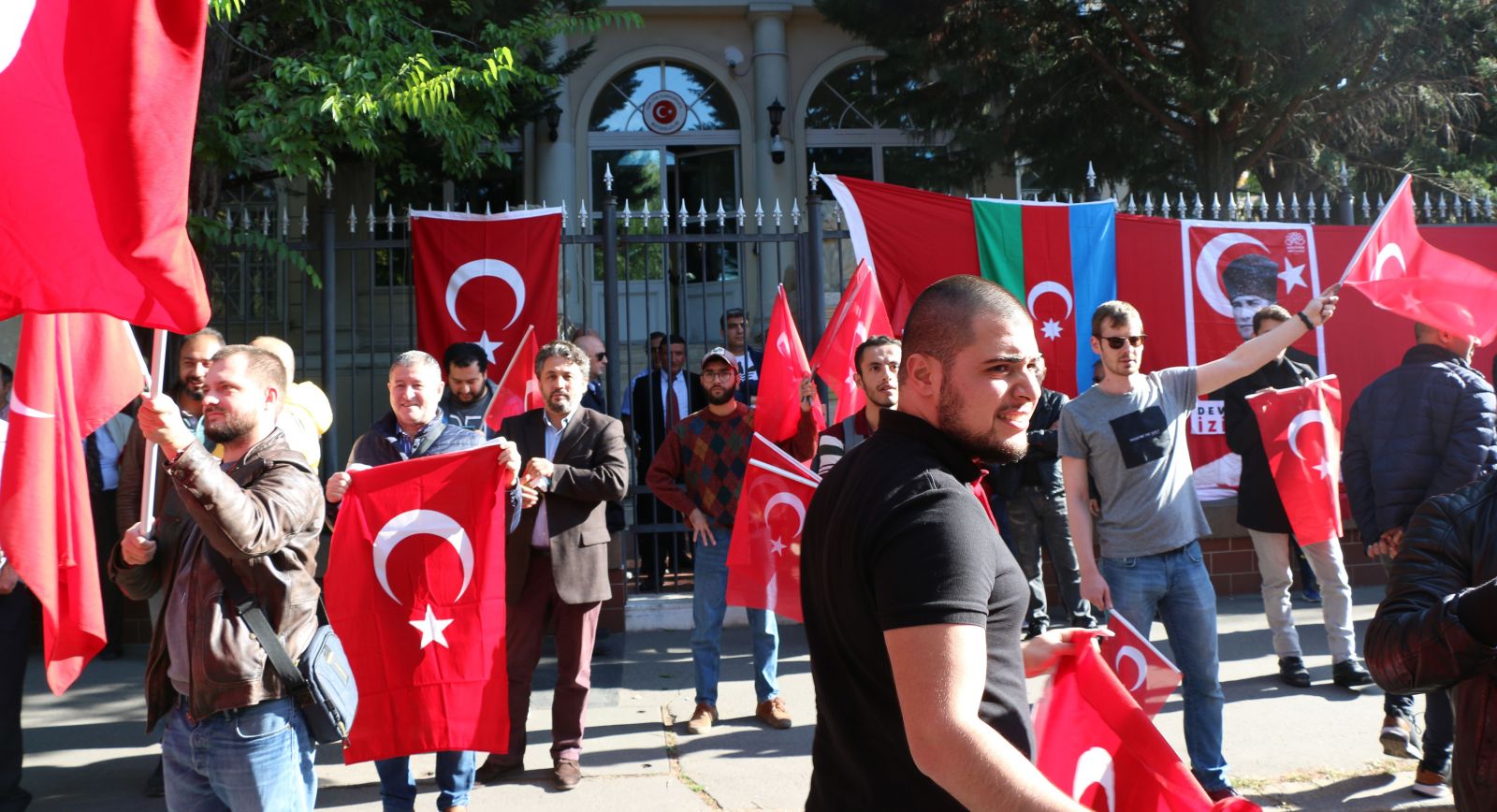 Macaristan’daki Türkler’den YPG/PKK yandaşlarına tepki