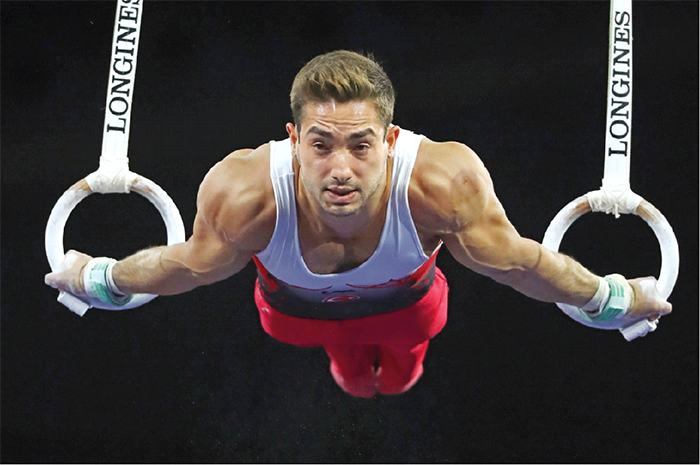 Bileğim kırıldı altın geldi