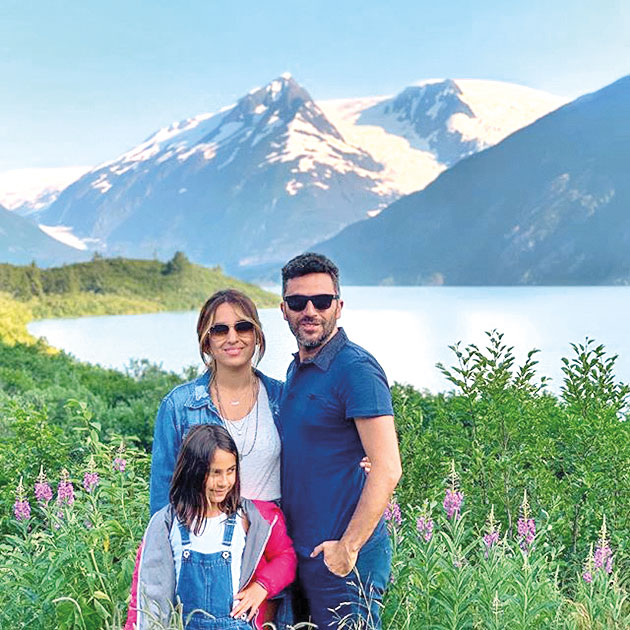 Onların işi ailecek gezmek