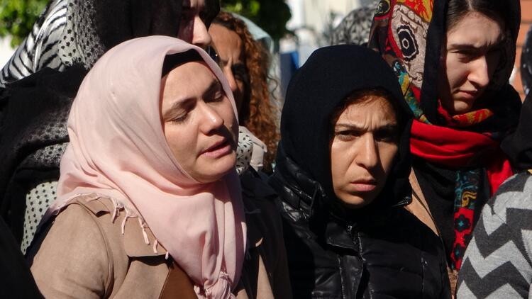 Eski eşi tarafından öldürülen anne ve kızına acı veda