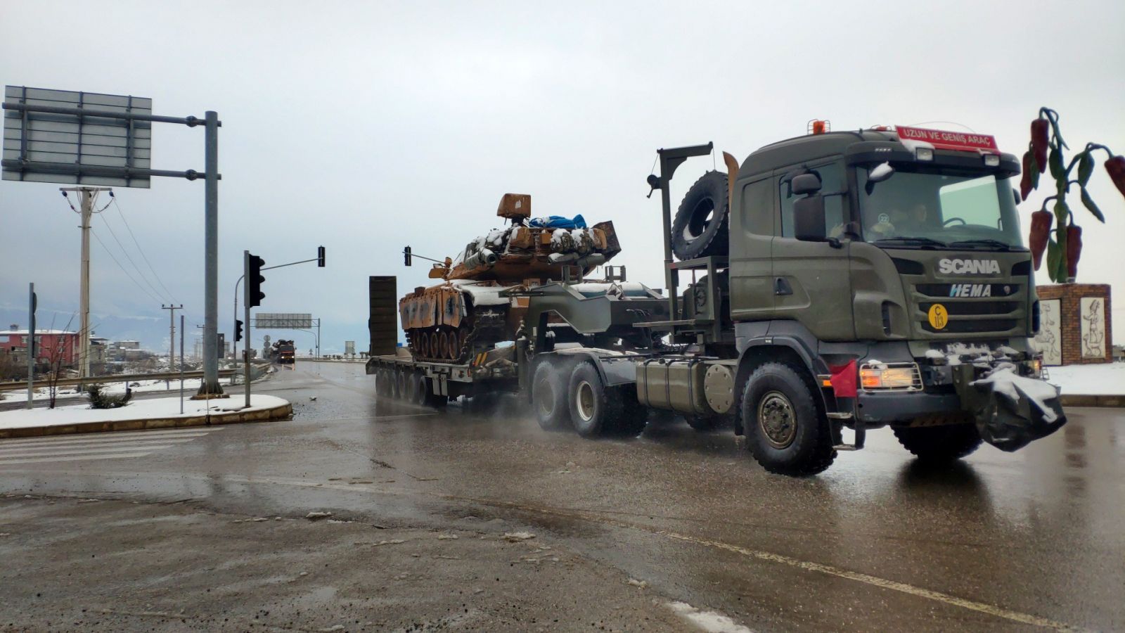 Suriye sınırına tank ve obüs sevkıyatı