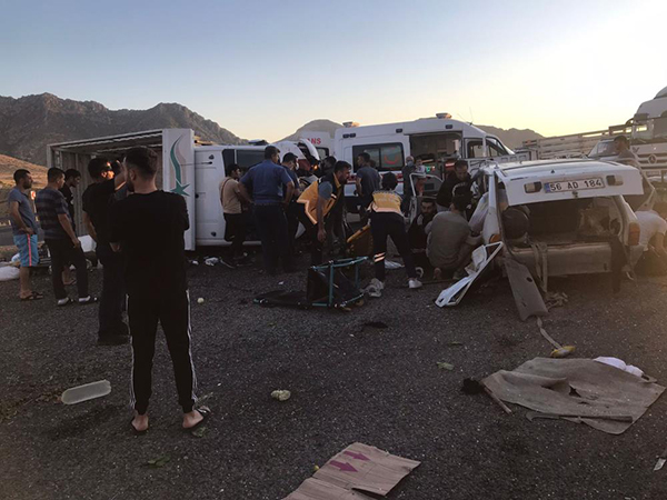 Siirt'te feci kaza, ölü ve yaralılar var