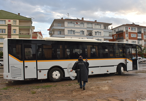 90 yaşındaki adam manevra yapan otobüsün altında can verdi