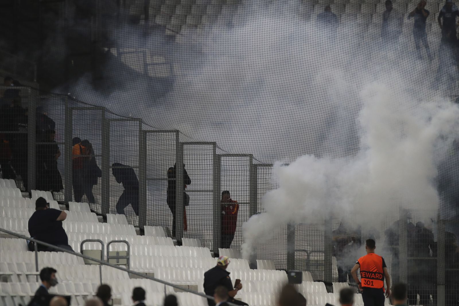 Olaylı maçtan gol çıkmadı: Galatasaray zirveyi bırakmadı
