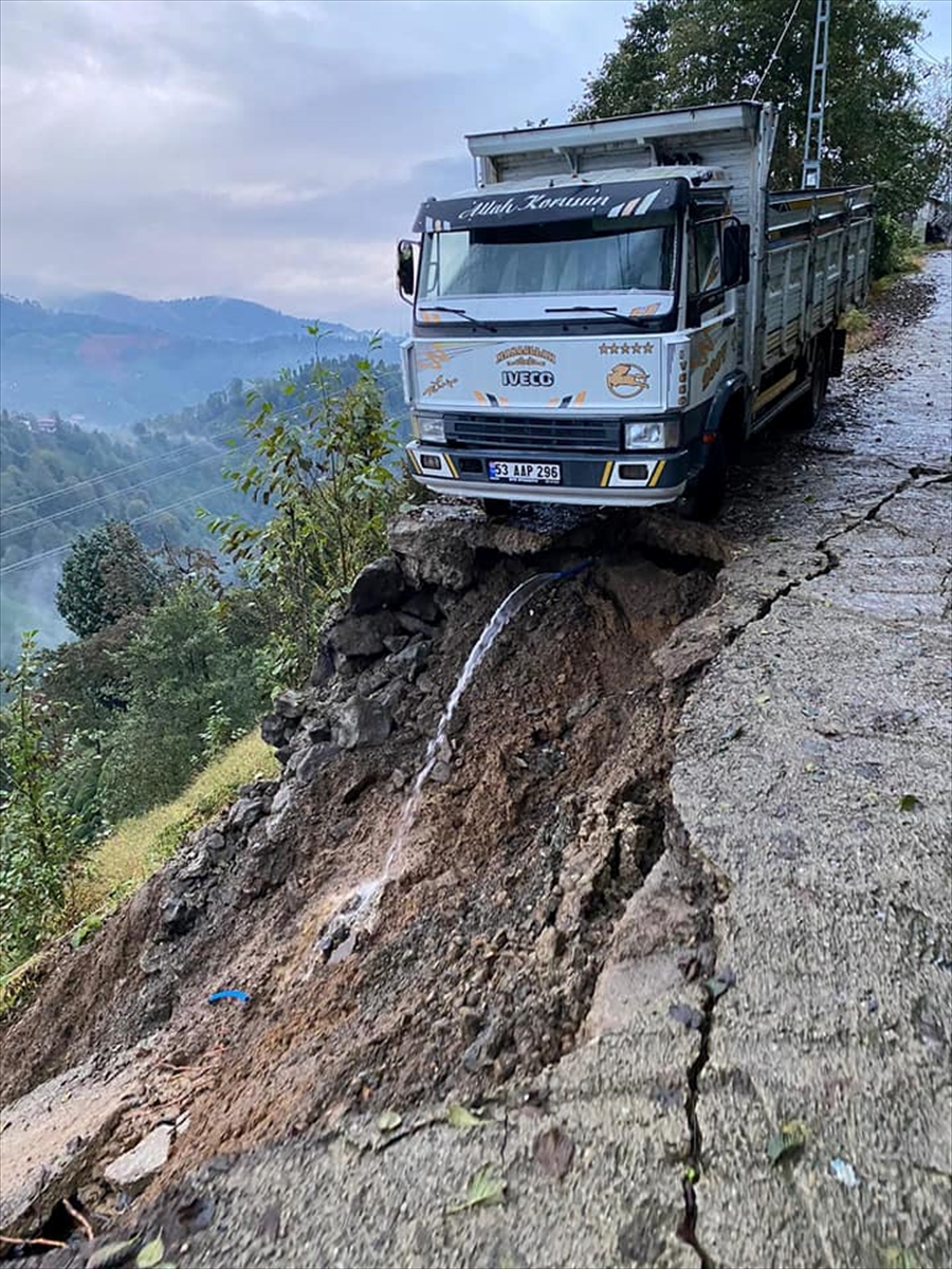Rize'de şiddetli yağış hasara neden oldu