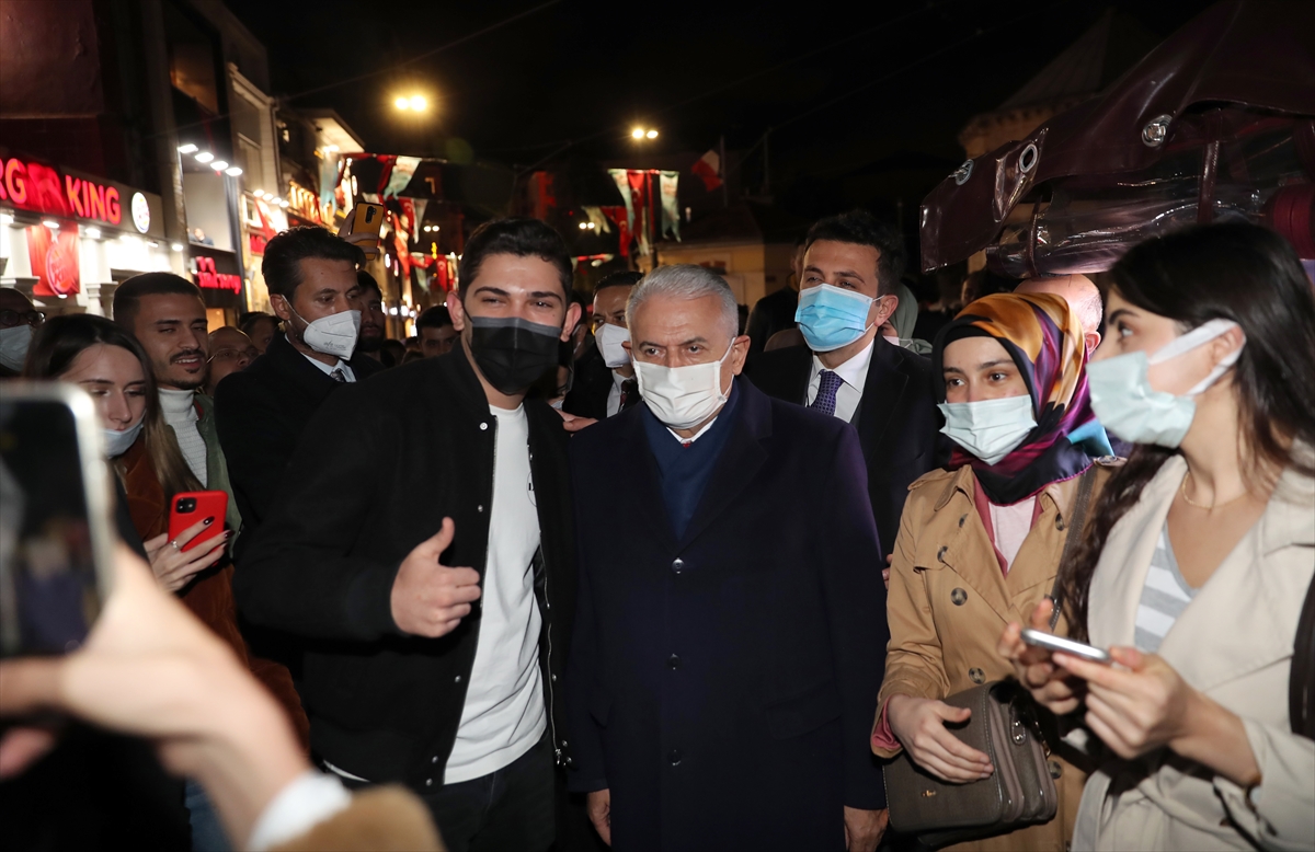 Binali Yıldırım ve Mustafa Varank, İstiklal Caddesi'nde gezdi