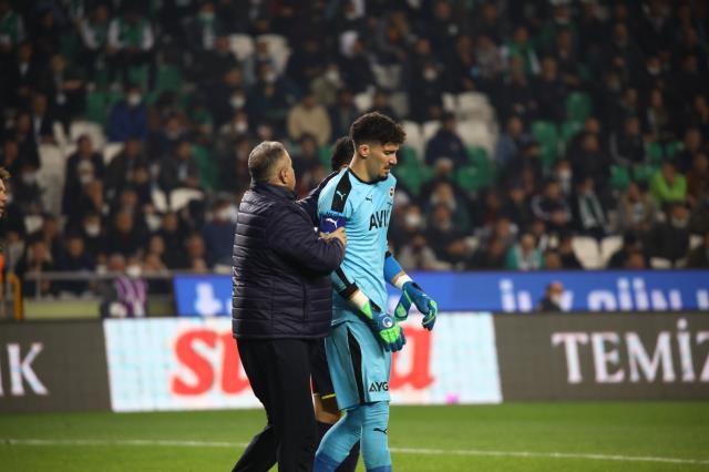 Altay Bayındır’dan kötü haber! Sahalardan 3 ay uzak kalacak