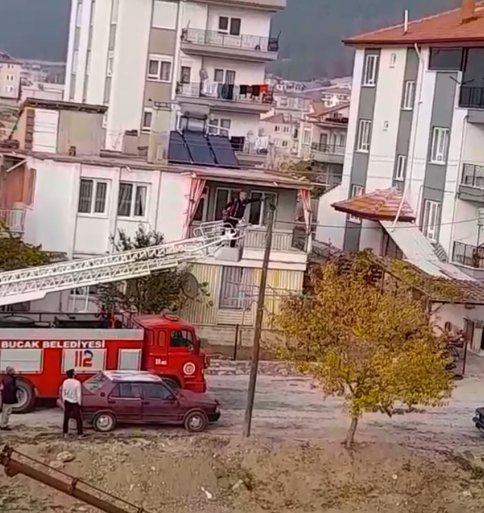 Elektrik akımına kapılan 2 işçiden biri öldü, diğeri ağır yaralı