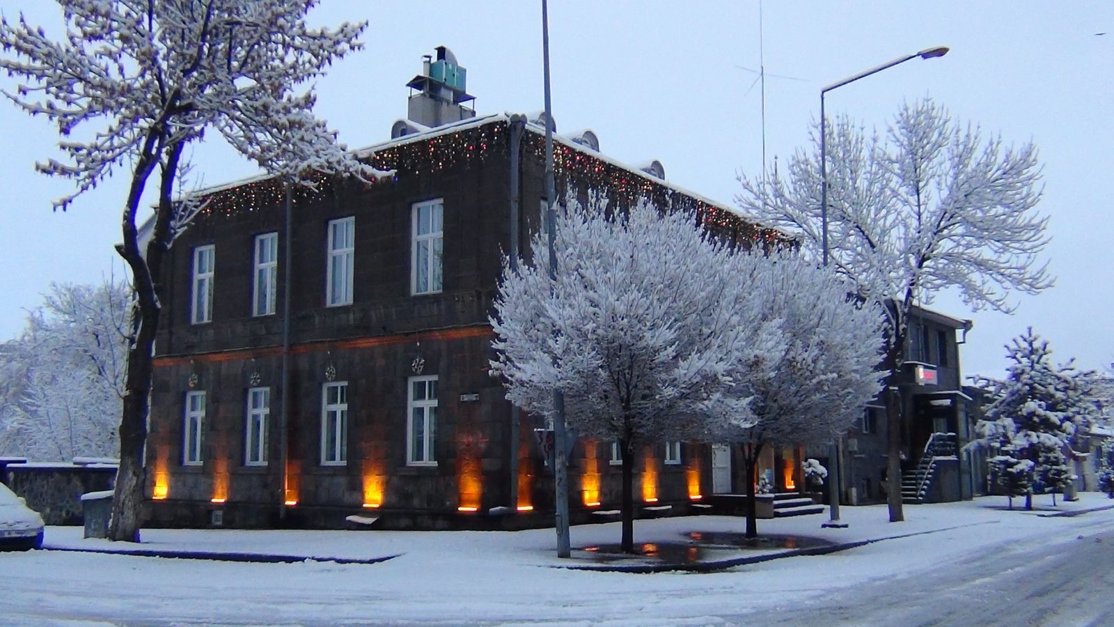 Baltık mimarisi yapılarıyla Kars'tan bembeyaz kartpostallık görüntüler
